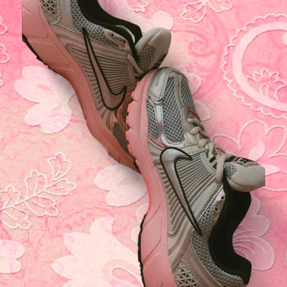 Pink Nike Vomero 5